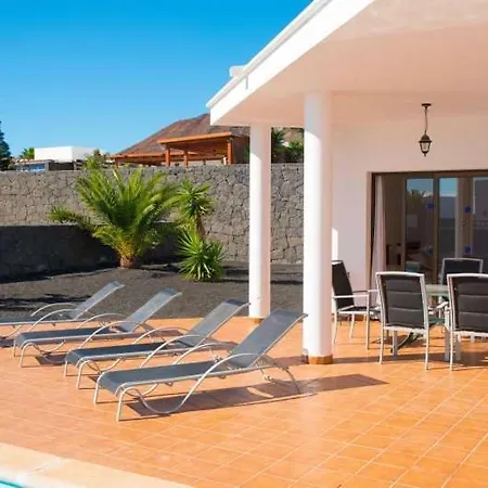 Appartamento Playa Blanca Sleeps 6 Pool Wifi