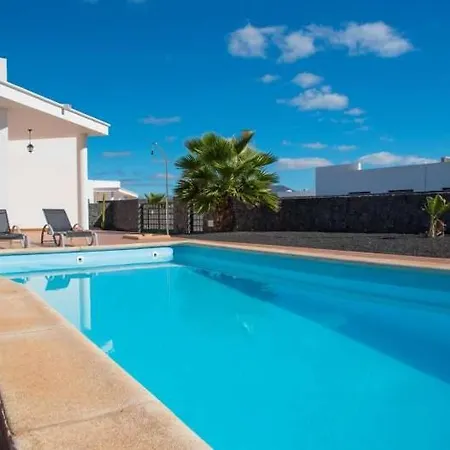 Playa Blanca Sleeps 6 Pool Wifi