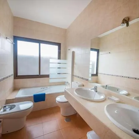Playa Blanca Sleeps 6 Pool Wifi