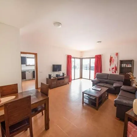 Playa Blanca Sleeps 6 Pool Wifi Apartment