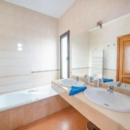 Apartment Playa Blanca Sleeps 6 Pool Wifi