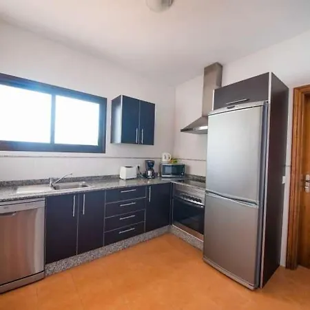 Playa Blanca Sleeps 6 Pool Wifi Apartment