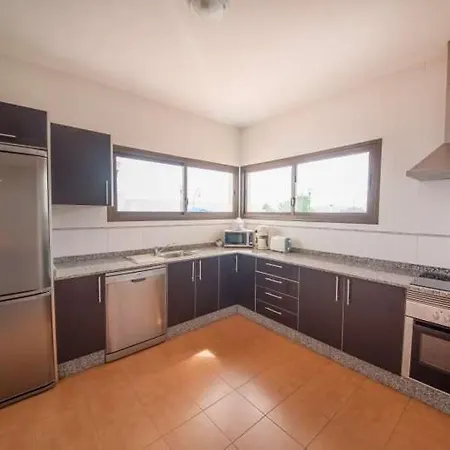 Apartment Playa Blanca Sleeps 6 Pool Wifi