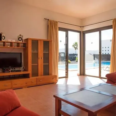 Playa Blanca Sleeps 6 Pool Wifi *