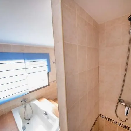 Playa Blanca Sleeps 6 Pool Wifi *